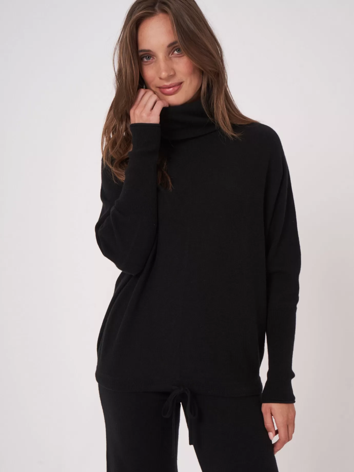 REPEAT cashmere Truien<Oversized Trui Met Hoge Hals En Koord Zwart