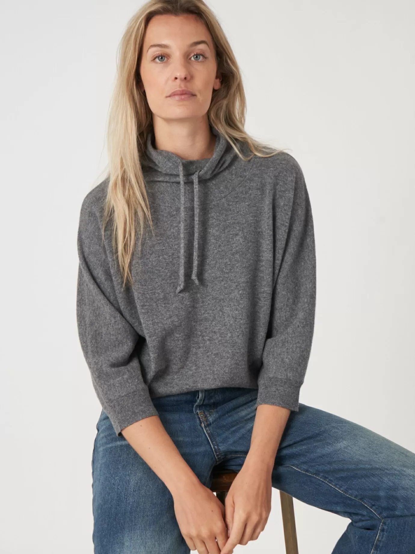 REPEAT cashmere Truien<Sportieve Cashmere Trui Met Opstaande Kraag Met Trekkoord Middelgrijs