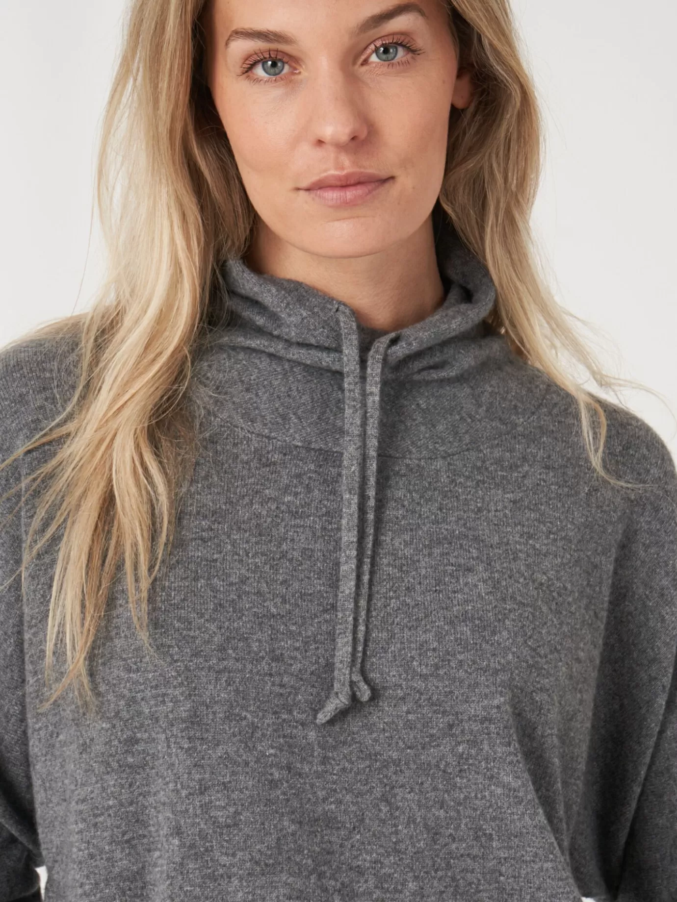 REPEAT cashmere Truien<Sportieve Cashmere Trui Met Opstaande Kraag Met Trekkoord Middelgrijs