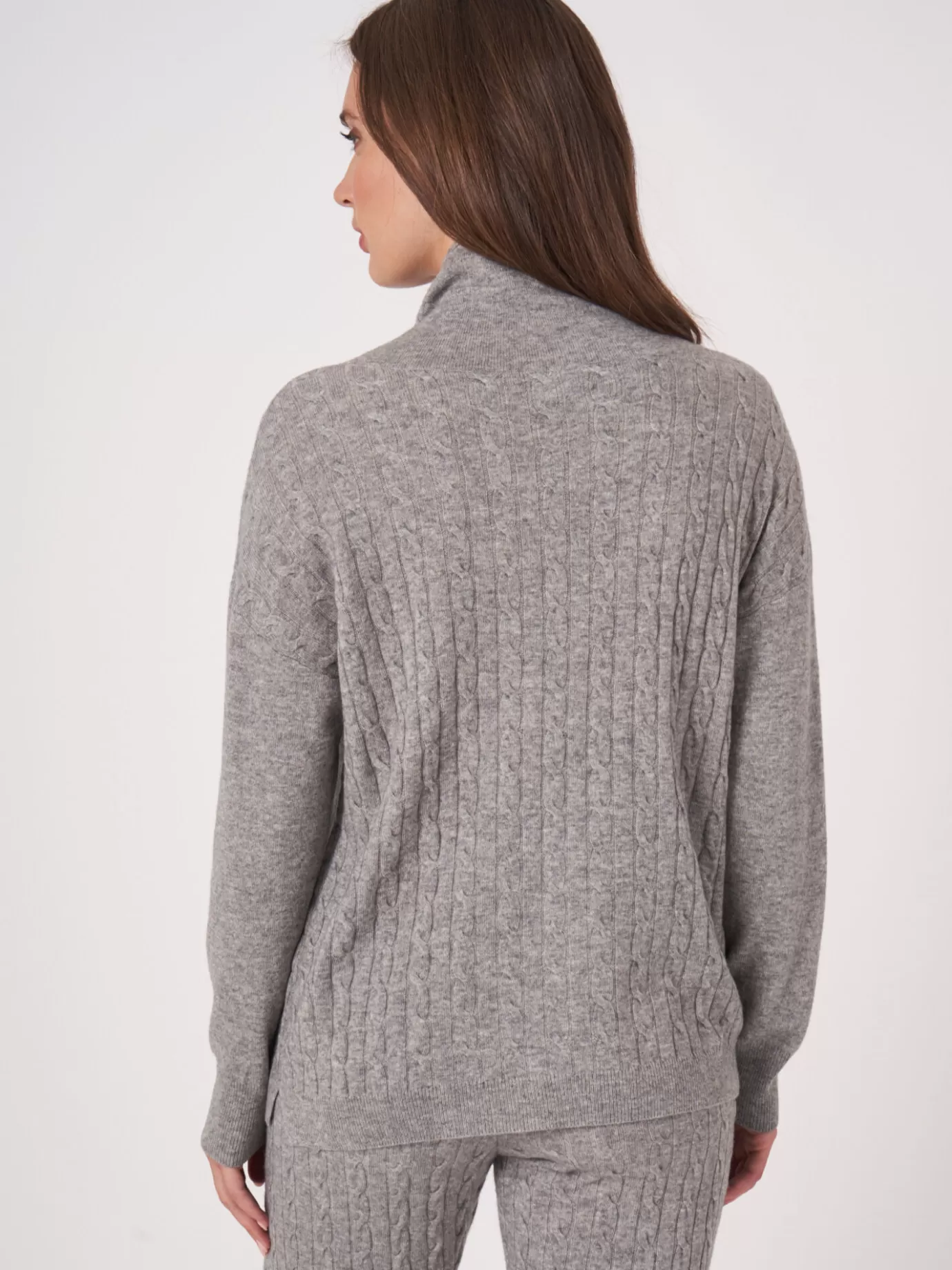 REPEAT cashmere Truien<Trui In Fijn Kabelpatroon Met Opstaande Kraag En Trekkoord Lichtgrijs