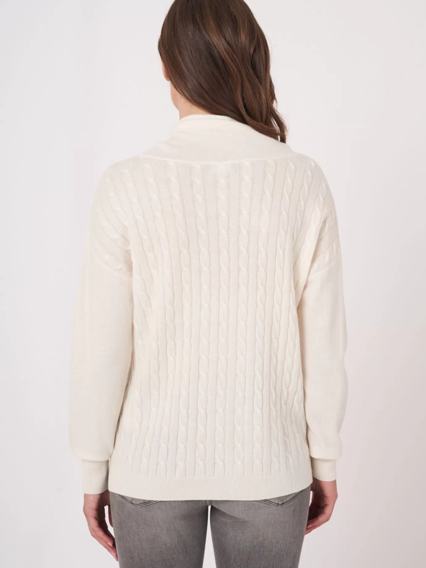 REPEAT cashmere Truien<Trui In Fijn Kabelpatroon Met Opstaande Kraag En Trekkoord Room