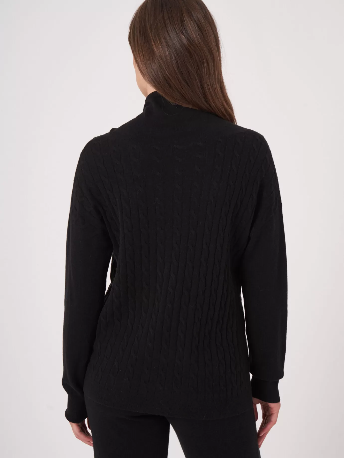 REPEAT cashmere Truien<Trui In Fijn Kabelpatroon Met Opstaande Kraag En Trekkoord Zwart