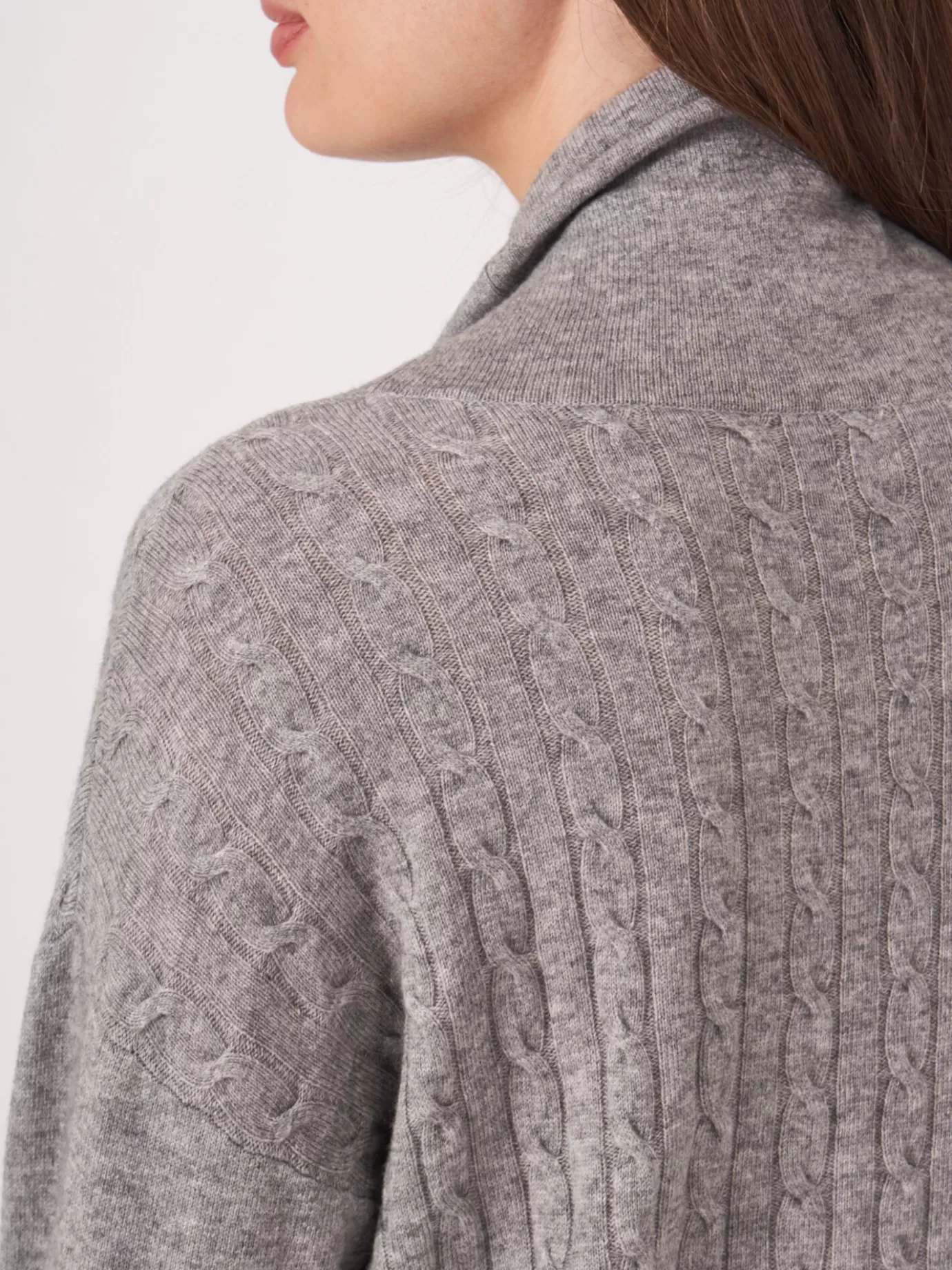 REPEAT cashmere Truien<Trui In Fijn Kabelpatroon Met Opstaande Kraag En Trekkoord Lichtgrijs